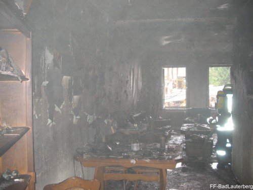 2010_08_22 Brandeinsatz Schulstrasse 57 008